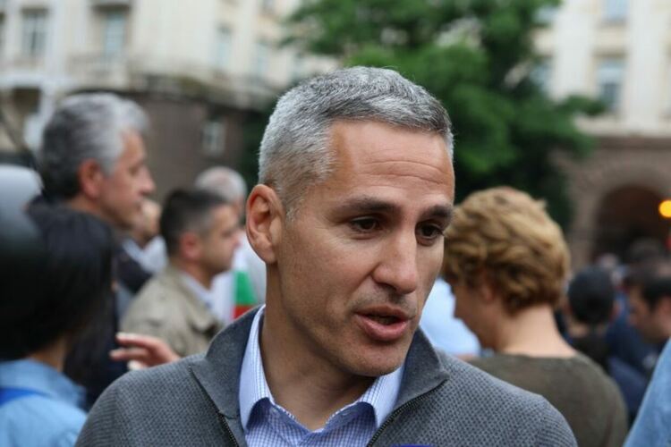 Гюров разпореди проверка защо АПИ е похарчила парите за пътища за 4 години за една