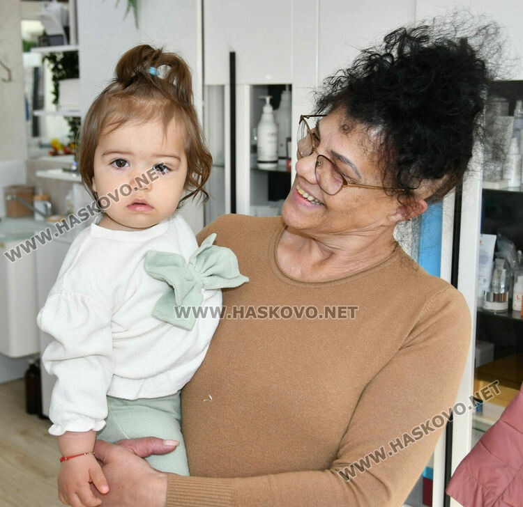 Виктория и баба й