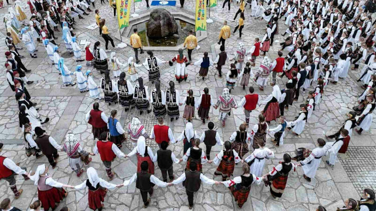 Банско събира Балканите на една сцена с фолклорен фестивал