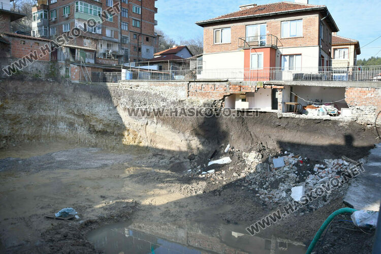 Хасковлии: При строителство събориха стени, скъсаха жици и изгоряха електроуреди