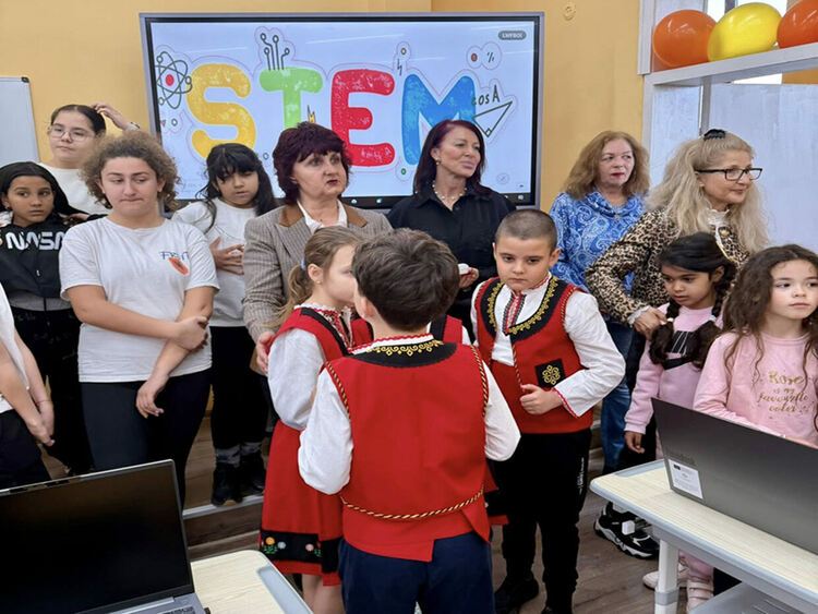 СТЕМ център откриха в училището в Минерални бани 