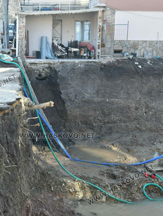 Хасковлии: При строителство събориха стени, скъсаха жици и изгоряха електроуреди