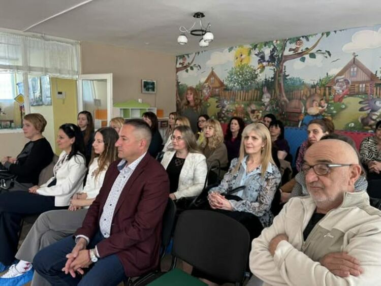 Проведе се междуинституционалната среща &bdquo;Ролята на българския фолклор в учебния процес в детската градина&ldquo;
