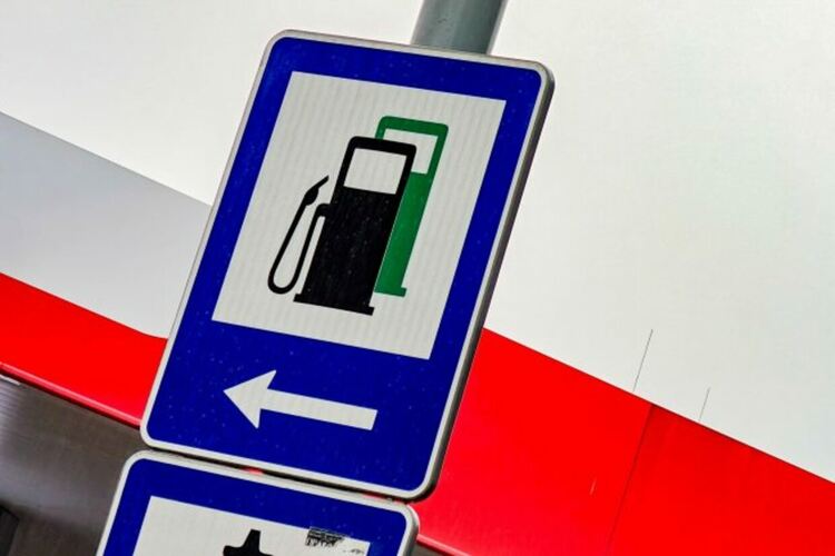 Над 1000 заявления за ден след активирането на помощта от 20 евро за бедни с коли