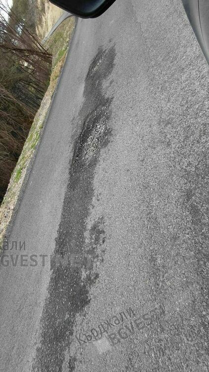  Ремонт по български! Година след преасфалтирането пътя за Дъждовница е осеян с дупки