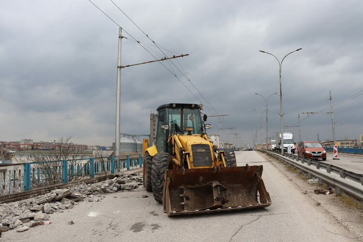 Започна същинският ремонт на ж.п. надлеза в Хасково, ще има и велоалея
