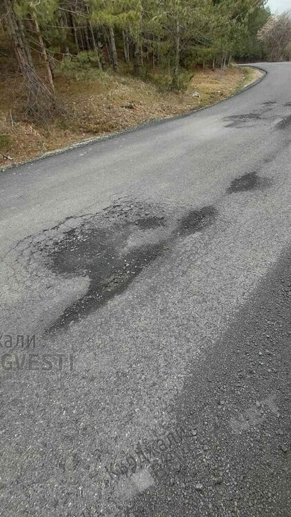  Ремонт по български! Година след преасфалтирането пътя за Дъждовница е осеян с дупки
