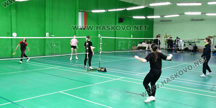 118 бадминтонисти участват на Държавния шампионат в Хасково 