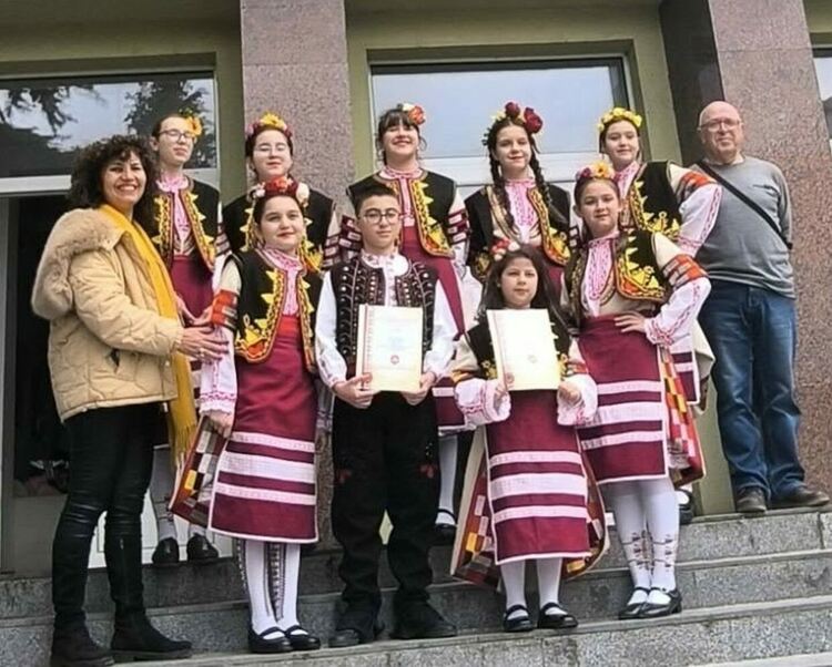 Фолклорни надежди от СУ &bdquo;Йордан Йовков&ldquo; надделяха над възпитаници на музикални училища на &bdquo;Орфеево изворче&ldquo;