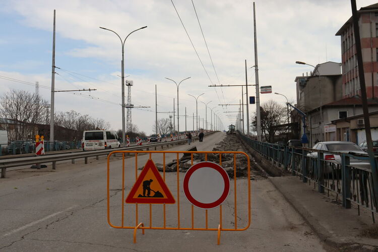 Започна същинският ремонт на ж.п. надлеза в Хасково, ще има и велоалея