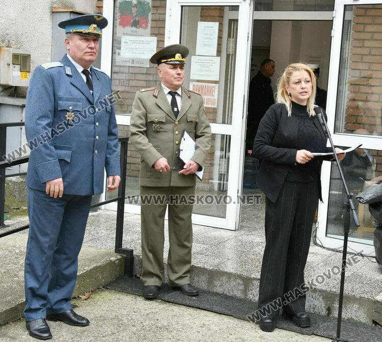 Демонстрираха професията на военните лекари и бойните санитари пред ученици