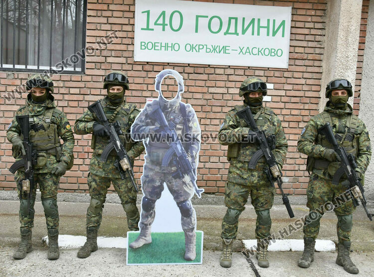 Демонстрираха професията на военните лекари и бойните санитари пред ученици