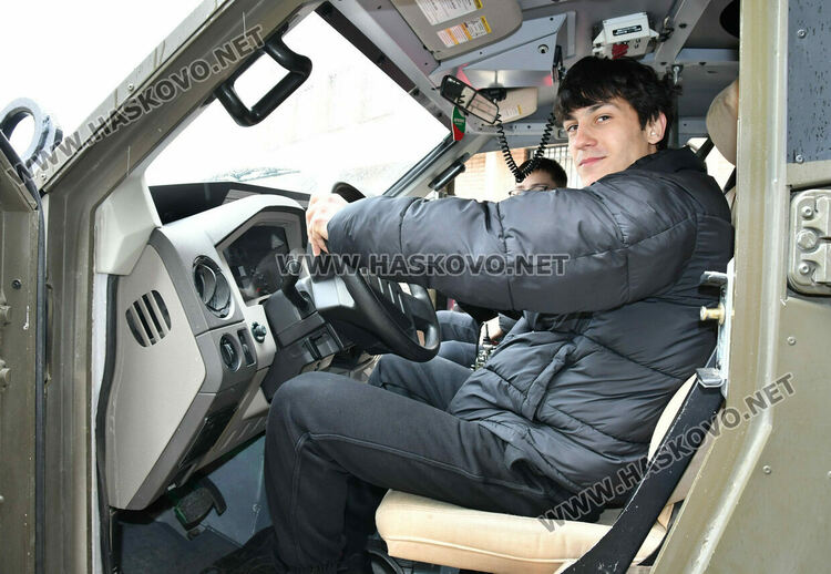 Демонстрираха професията на военните лекари и бойните санитари пред ученици