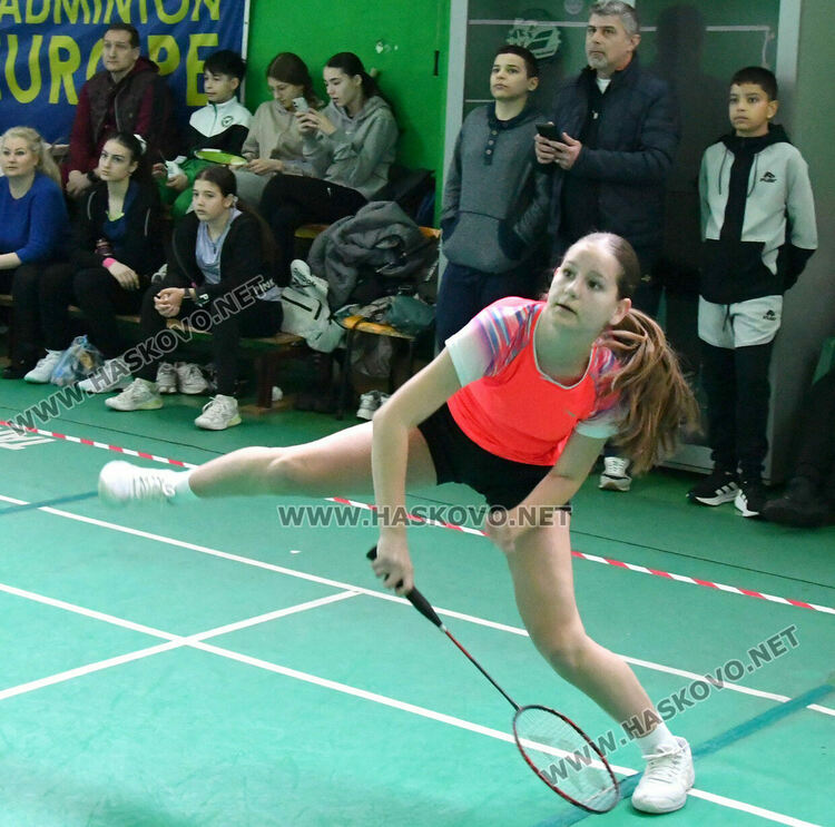 118 бадминтонисти участват на Държавния шампионат в Хасково 
