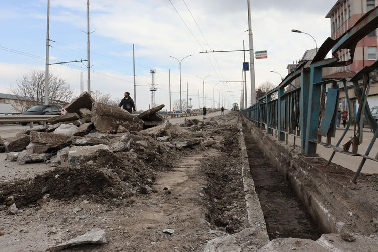 Започна същинският ремонт на ж.п. надлеза в Хасково, ще има и велоалея
