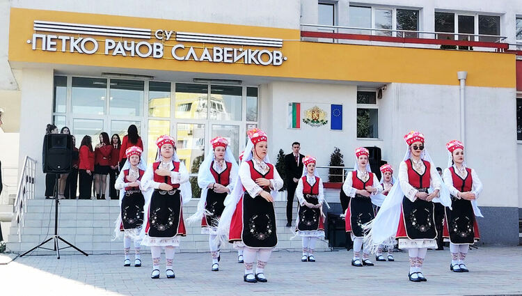 Три училища от страната черпят опит от славейковци