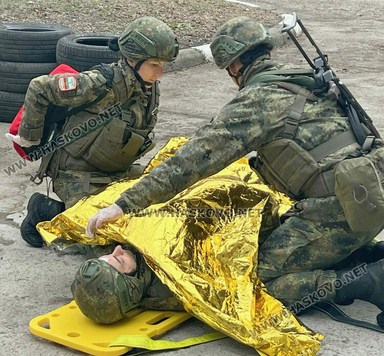 Демонстрираха професията на военните лекари и бойните санитари пред ученици