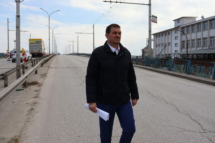 Започна същинският ремонт на ж.п. надлеза в Хасково, ще има и велоалея