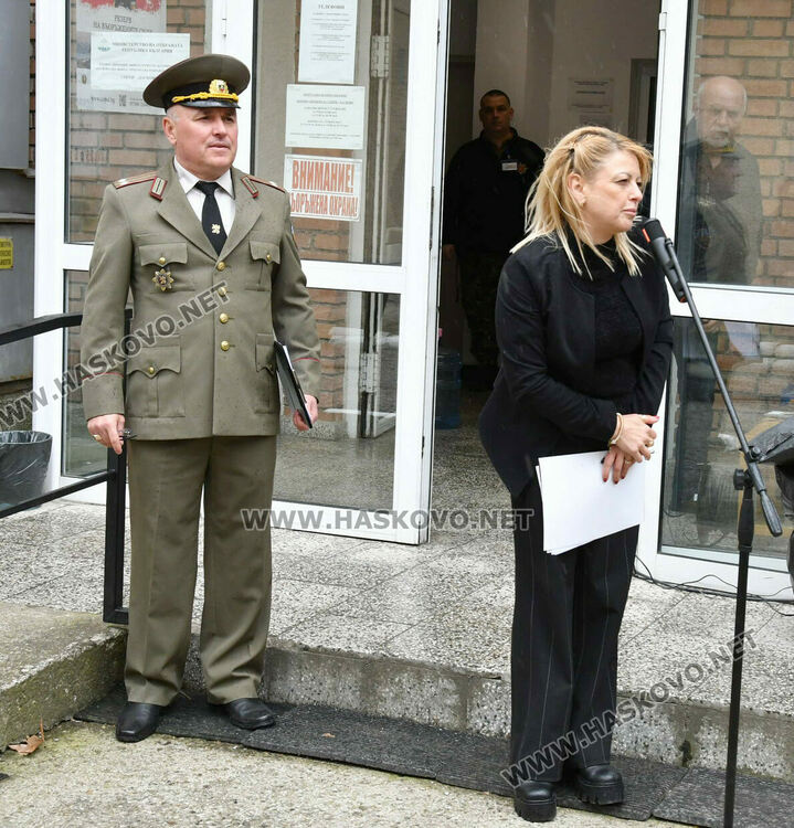 Демонстрираха професията на военните лекари и бойните санитари пред ученици