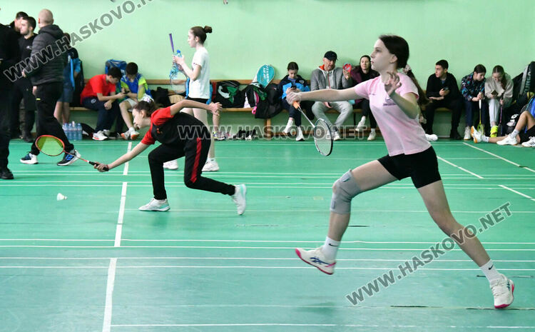 118 бадминтонисти участват на Държавния шампионат в Хасково 