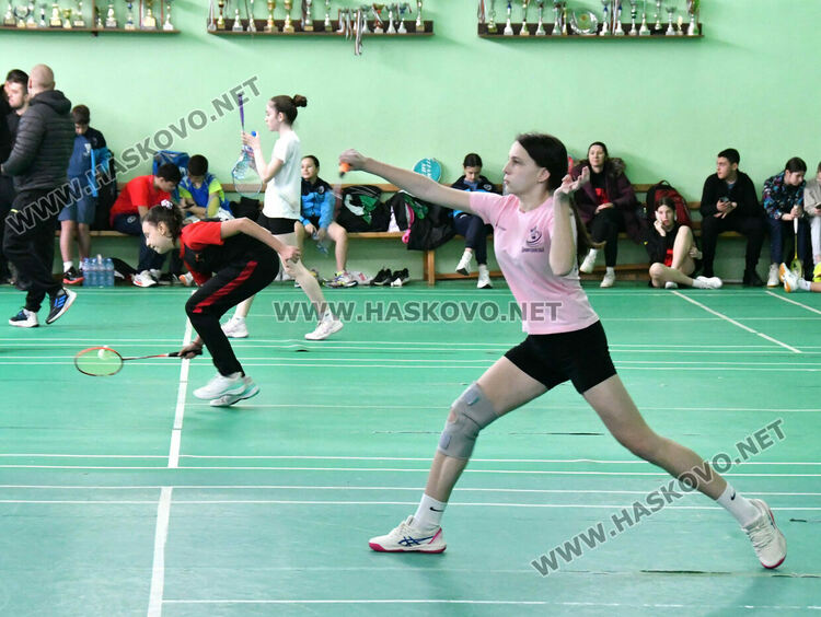 118 бадминтонисти участват на Държавния шампионат в Хасково 