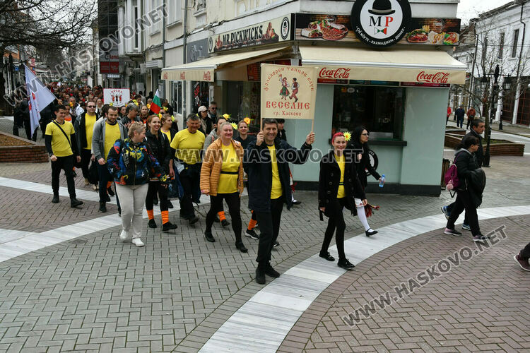 Рекордните над 1200 танцьори се включиха във фестивала &bdquo;Хайдушка софра&ldquo; в Хасково