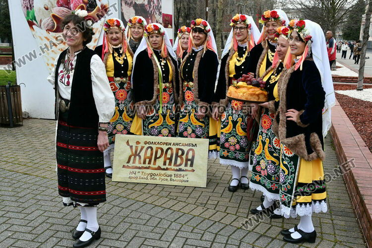 Рекордните над 1200 танцьори се включиха във фестивала &bdquo;Хайдушка софра&ldquo; в Хасково