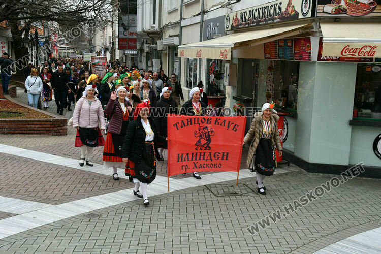 Рекордните над 1200 танцьори се включиха във фестивала &bdquo;Хайдушка софра&ldquo; в Хасково