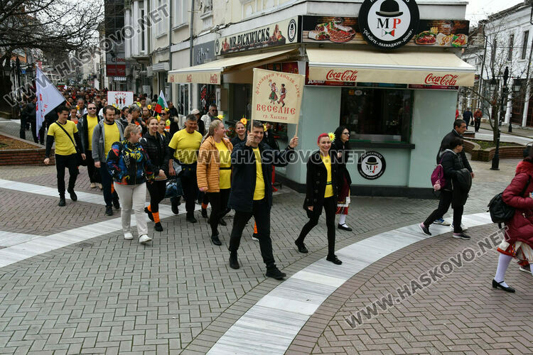 Рекордните над 1200 танцьори се включиха във фестивала &bdquo;Хайдушка софра&ldquo; в Хасково