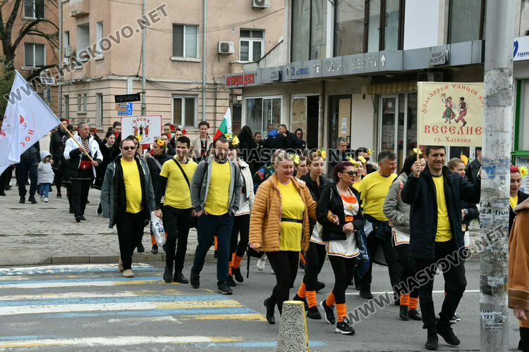 Рекордните над 1200 танцьори се включиха във фестивала &bdquo;Хайдушка софра&ldquo; в Хасково
