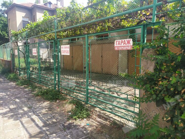 Купуването на нови гаражи и отдаването им под наем се превърна в доходна инвестиция в Кърджали