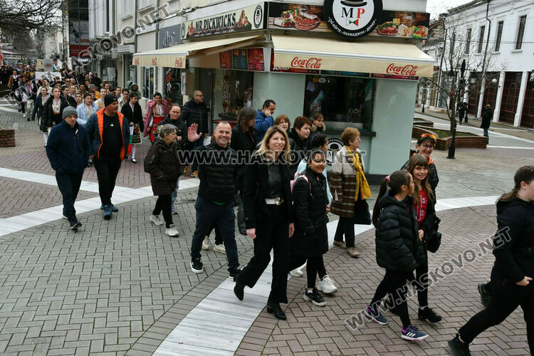 Рекордните над 1200 танцьори се включиха във фестивала &bdquo;Хайдушка софра&ldquo; в Хасково