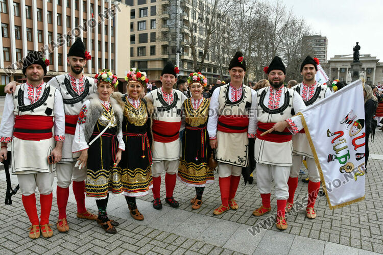 Рекордните над 1200 танцьори се включиха във фестивала &bdquo;Хайдушка софра&ldquo; в Хасково