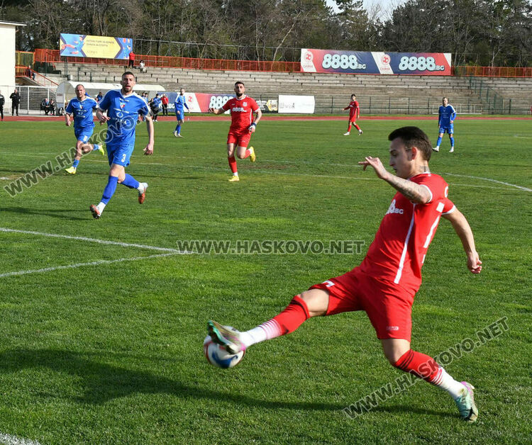 ОФК &bdquo;Хасково&ldquo; с обрат срещу &bdquo;Спартак&ldquo;. Юлий Шекеров герой в последните минути