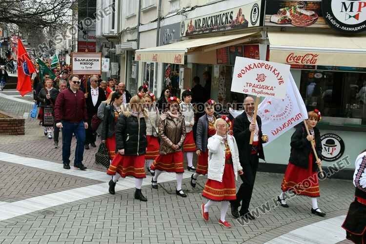 Рекордните над 1200 танцьори се включиха във фестивала &bdquo;Хайдушка софра&ldquo; в Хасково