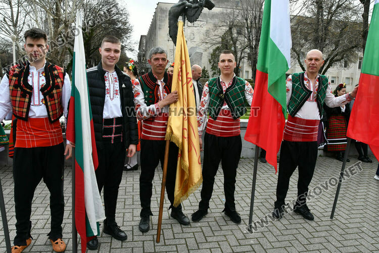 Рекордните над 1200 танцьори се включиха във фестивала &bdquo;Хайдушка софра&ldquo; в Хасково