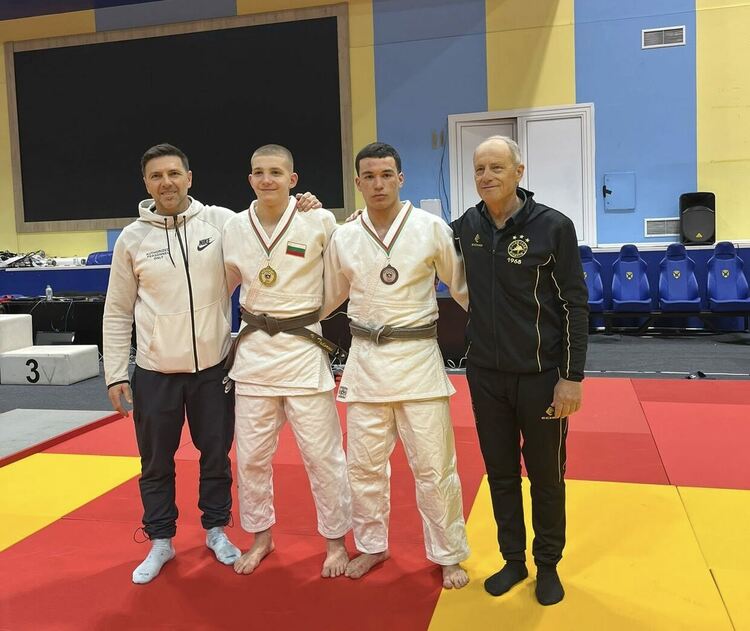 Владимир Тодоров с републиканска титла, Димитър Димитров с бронз 