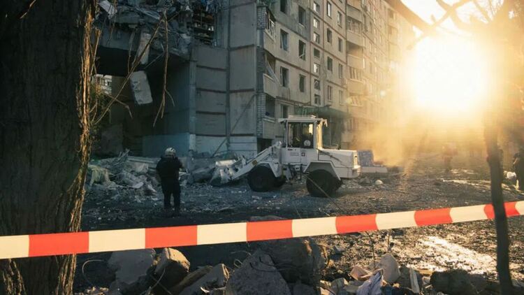 Най-малко десет души са ранени, сред които и дете, при масирана атака срещу Одеса