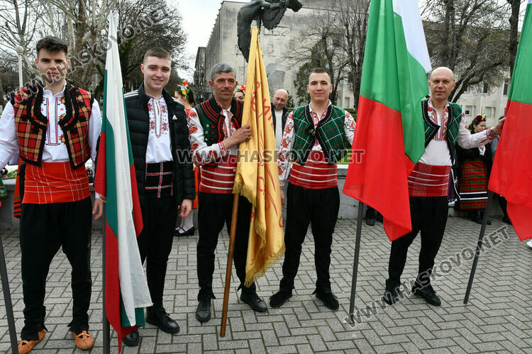 Рекордните над 1200 танцьори се включиха във фестивала &bdquo;Хайдушка софра&ldquo; в Хасково