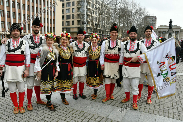 Рекордните над 1200 танцьори се включиха във фестивала &bdquo;Хайдушка софра&ldquo; в Хасково