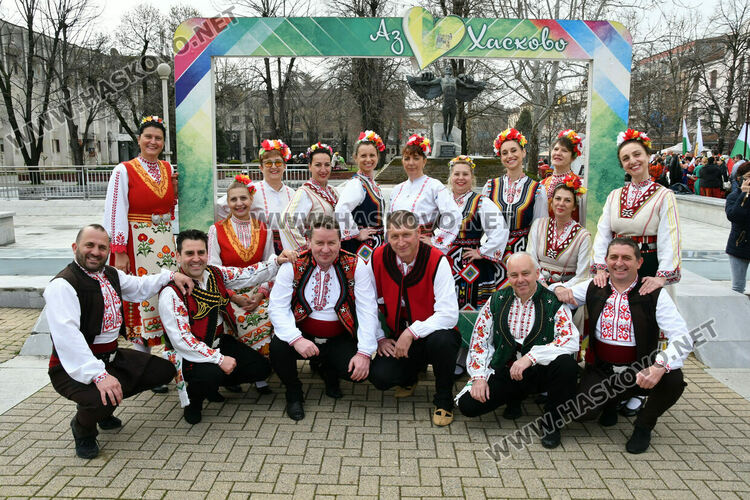 Рекордните над 1200 танцьори се включиха във фестивала &bdquo;Хайдушка софра&ldquo; в Хасково