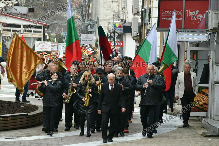 Рекордните над 1200 танцьори се включиха във фестивала &bdquo;Хайдушка софра&ldquo; в Хасково