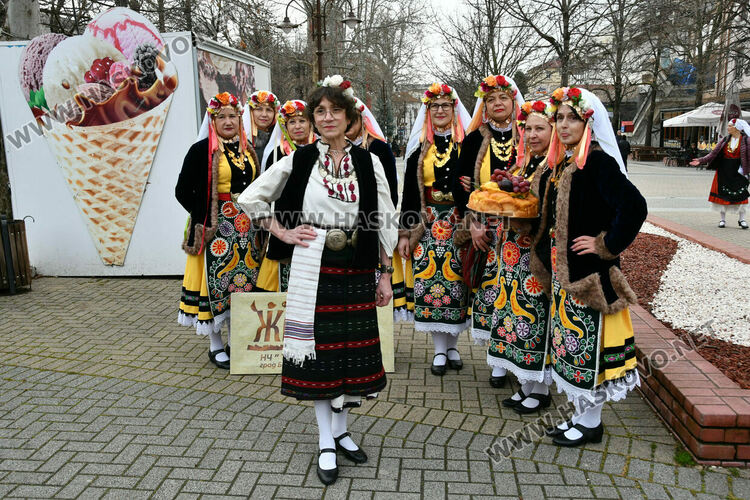 Рекордните над 1200 танцьори се включиха във фестивала &bdquo;Хайдушка софра&ldquo; в Хасково