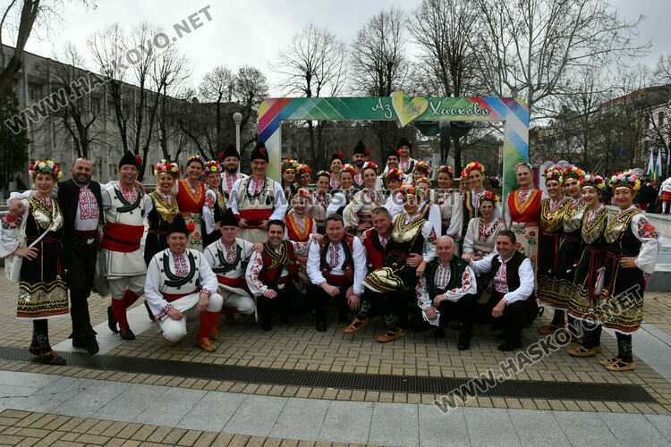 Рекордните над 1200 танцьори се включиха във фестивала &bdquo;Хайдушка софра&ldquo; в Хасково