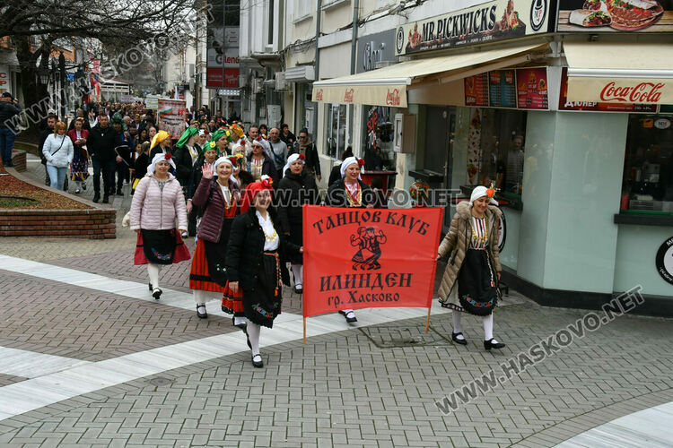 Рекордните над 1200 танцьори се включиха във фестивала &bdquo;Хайдушка софра&ldquo; в Хасково