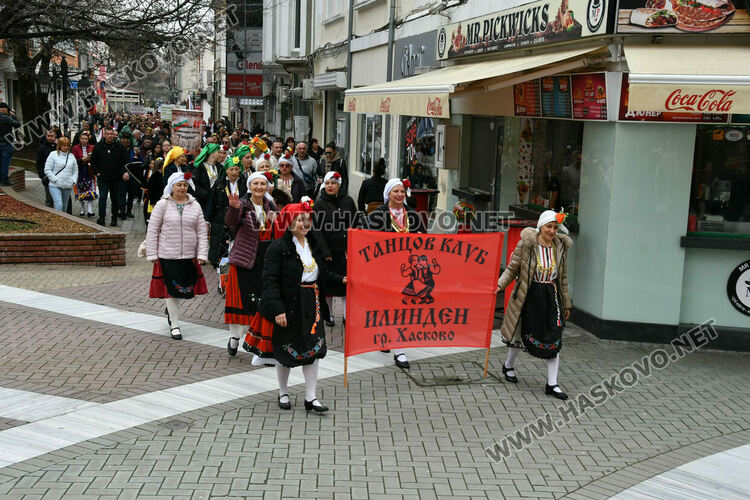 Рекордните над 1200 танцьори се включиха във фестивала &bdquo;Хайдушка софра&ldquo; в Хасково