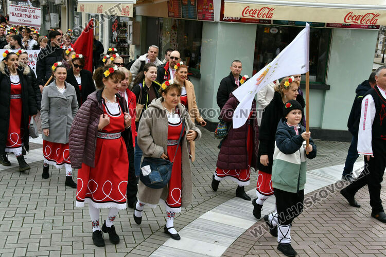 Рекордните над 1200 танцьори се включиха във фестивала &bdquo;Хайдушка софра&ldquo; в Хасково