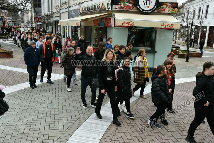 Рекордните над 1200 танцьори се включиха във фестивала &bdquo;Хайдушка софра&ldquo; в Хасково