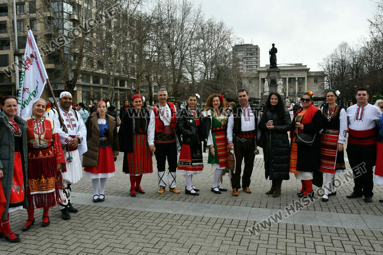 Рекордните над 1200 танцьори се включиха във фестивала &bdquo;Хайдушка софра&ldquo; в Хасково
