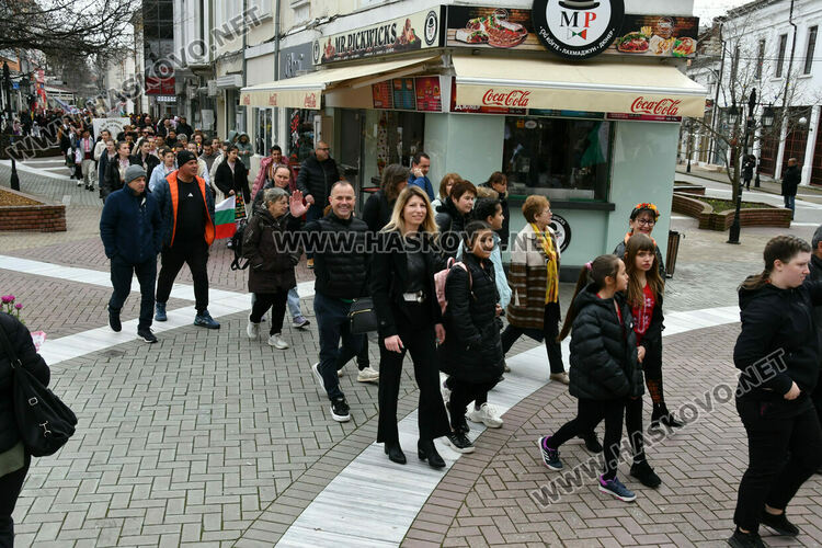 Рекордните над 1200 танцьори се включиха във фестивала &bdquo;Хайдушка софра&ldquo; в Хасково